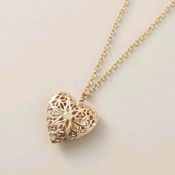 Heart locket Necklace - Picture 8 of 8